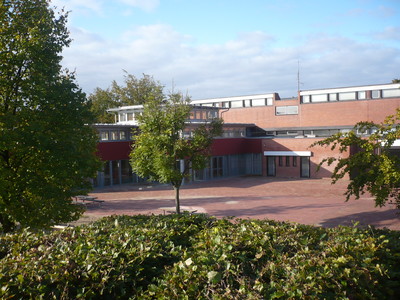 Arnesbokenschule mit Blick auf den Innenhof